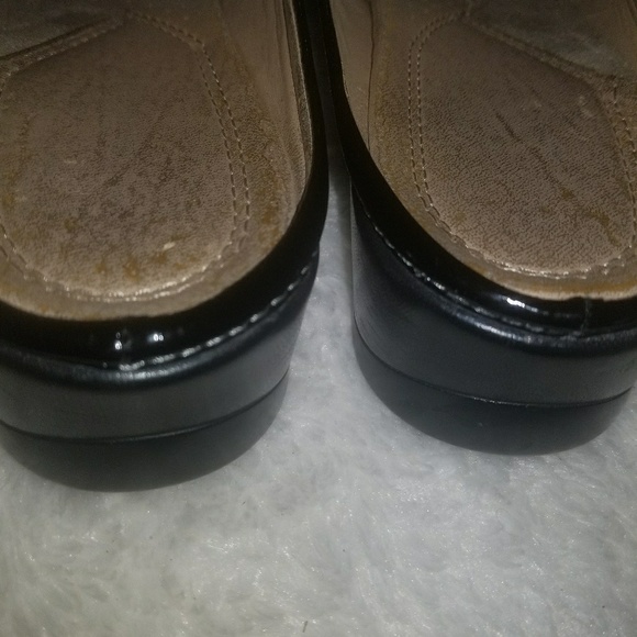 naturalizer leather slides